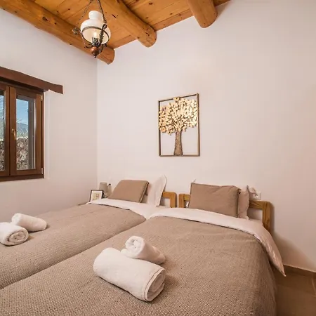 Holiday home Aradena Traditional House 4 *